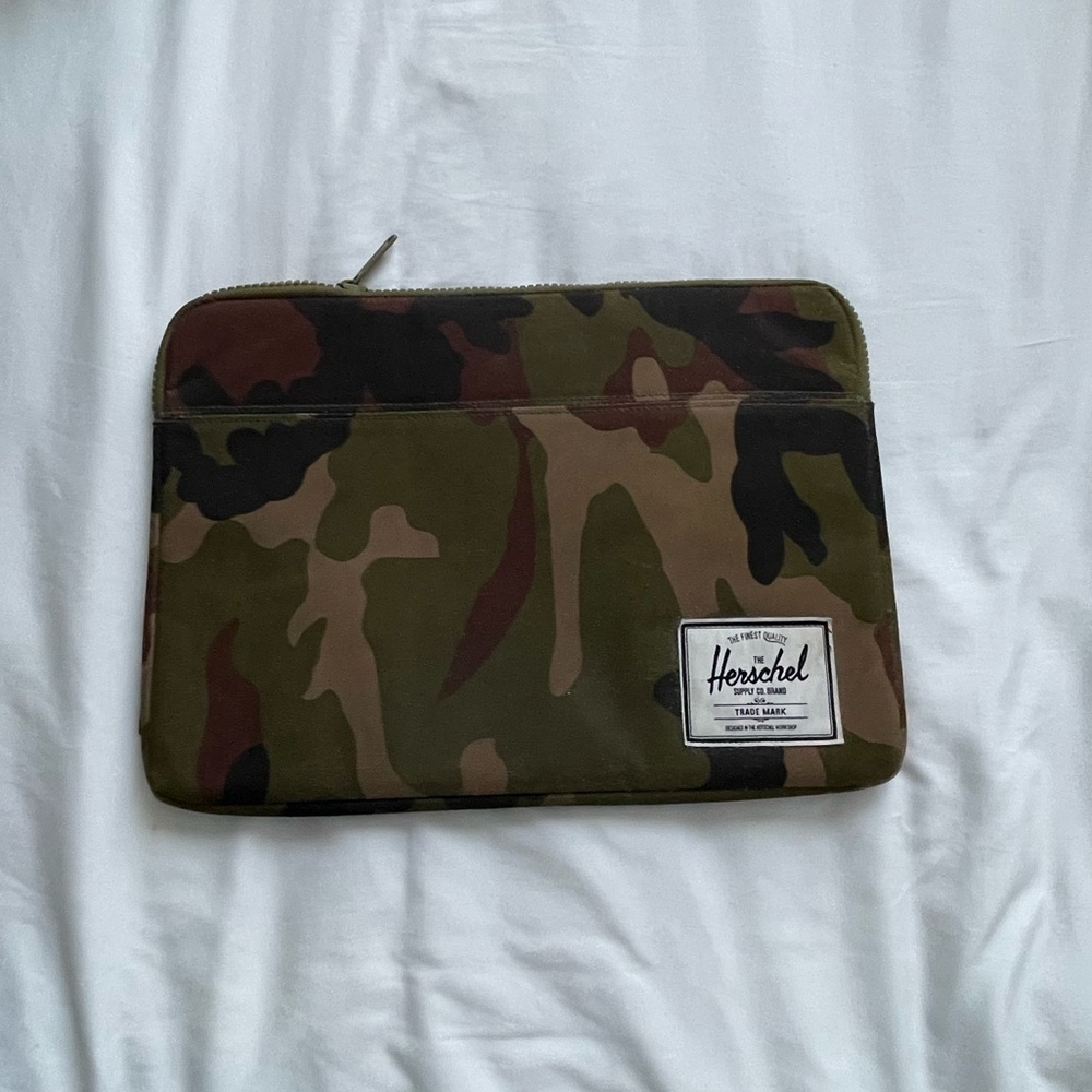 Herschel Supply Company Camo laptop case